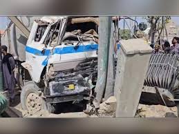 पाकिस्तान के पंजाब प्रांत में भीषण सड़क हादसा, ट्रक पलटने से एक ही परिवार के 13 लोगों की मौत